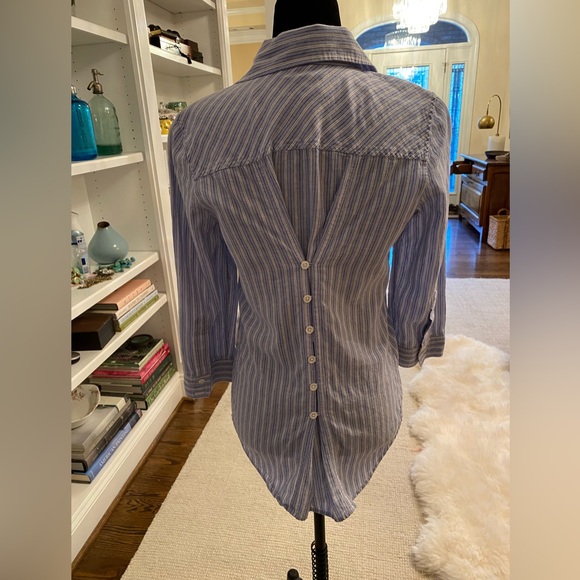 Elizabeth & James buttoned down/amazing back. Small - Picture 2 of 16